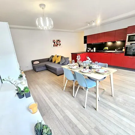 Charming 2br Flat In Apartment