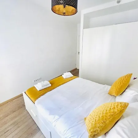 Apartment Charming 2br Flat In *
