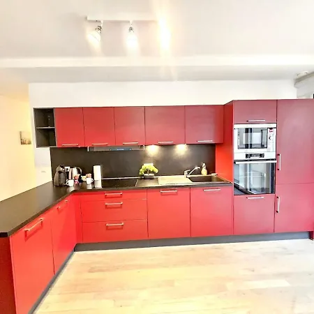 Charming 2br Flat In Apartment *